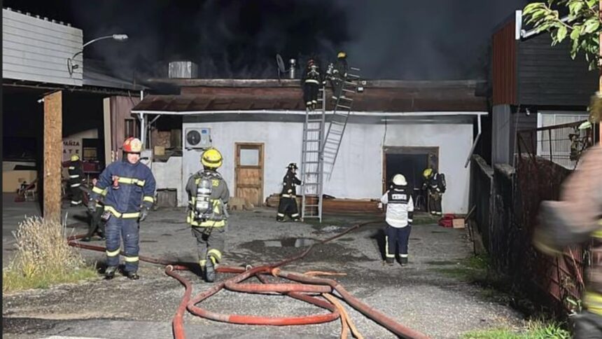 Investigan incendio en Tercera Compañía de Bomberos de Lanco: pérdidas millonarias