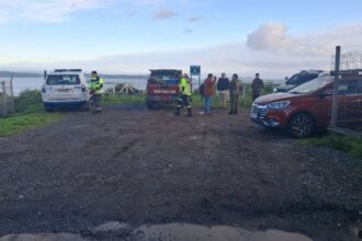 Hallan cadáver en roqueríos de Ancud: sin participación de terceros