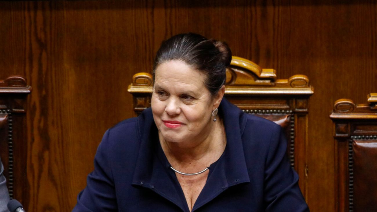 Renuncias en el Gobierno: Exministra de Defensa y Exjefe de Asesores