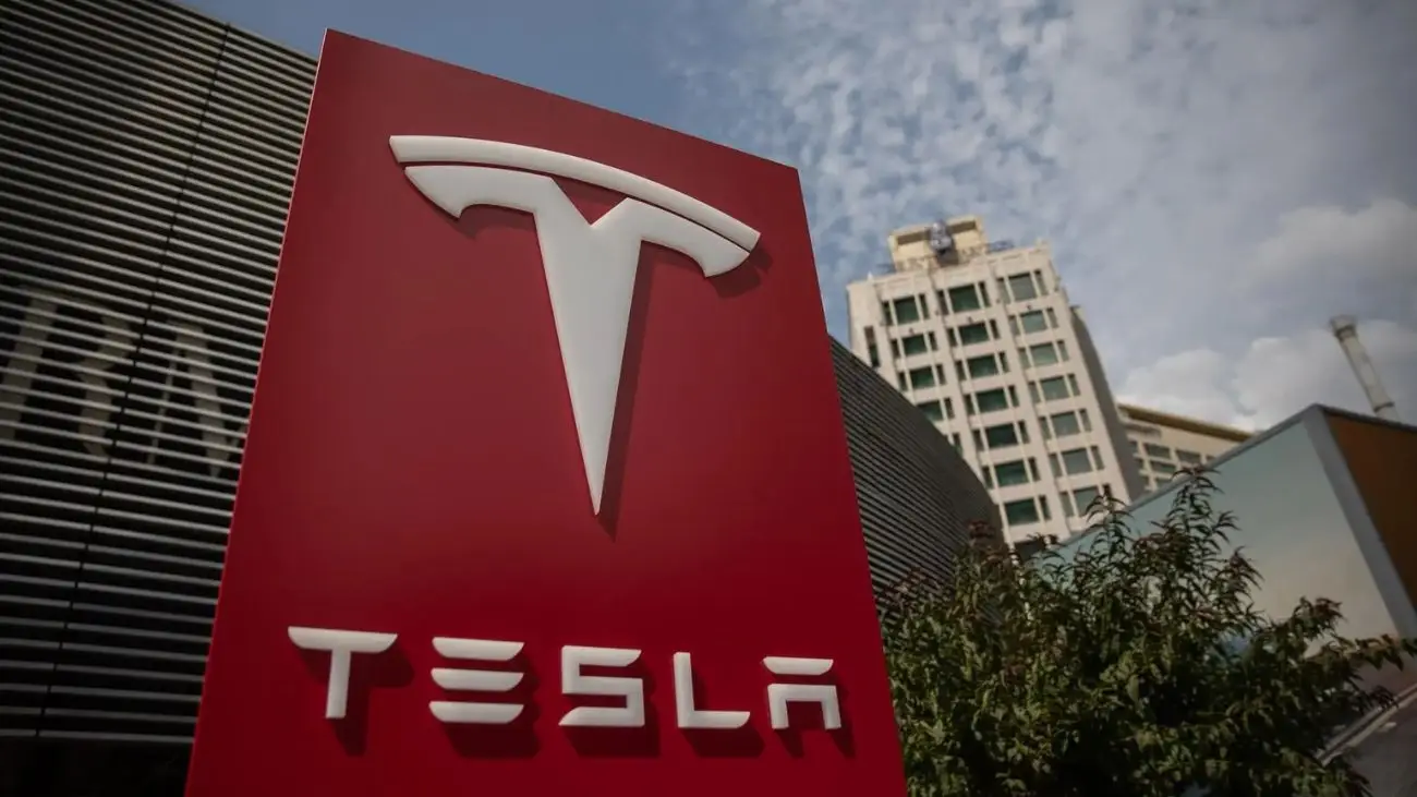 Tesla se acerca a los 200 dólares en nueva caída bursátil