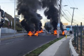 Disturbios en Valparaíso: Grupo saquea local en San Antonio sin heridos