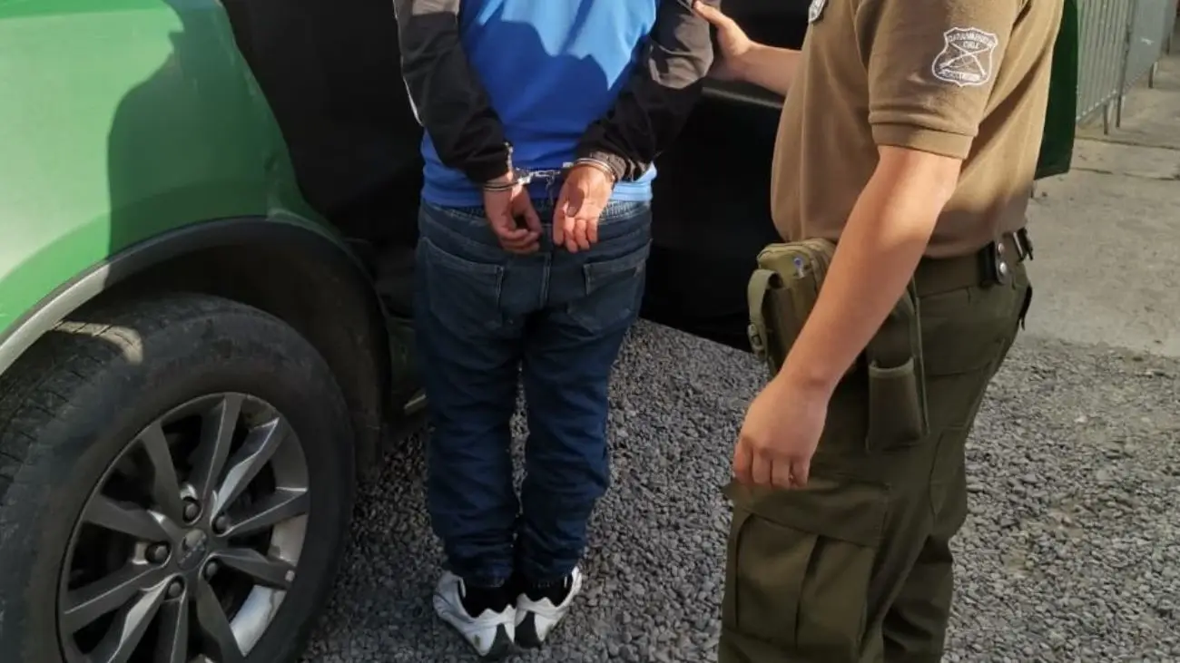 Detención de menor por homicidio y tráfico de drogas impacta en Puente Alto Detención de menor por homicidio y tráfico de drogas impacta en Puente Alto