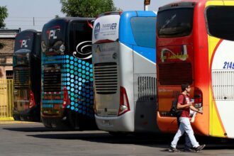 Proyecto de ley busca prohibir buses de dos pisos en Chile