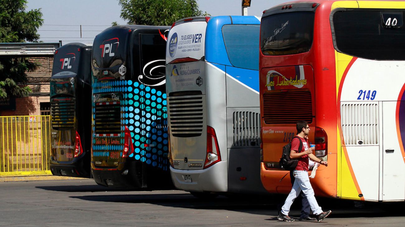 Proyecto de ley busca prohibir buses de dos pisos en Chile
