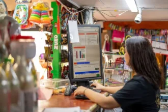 Sercotec entrega subsidio de $2.950.000 para digitalizar almacenes en Chile