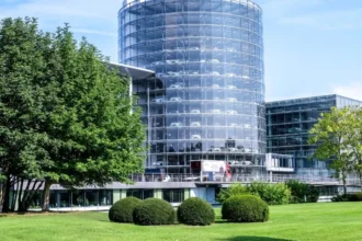 Volkswagen: récord en ventas de salchichas y desafíos en automóviles