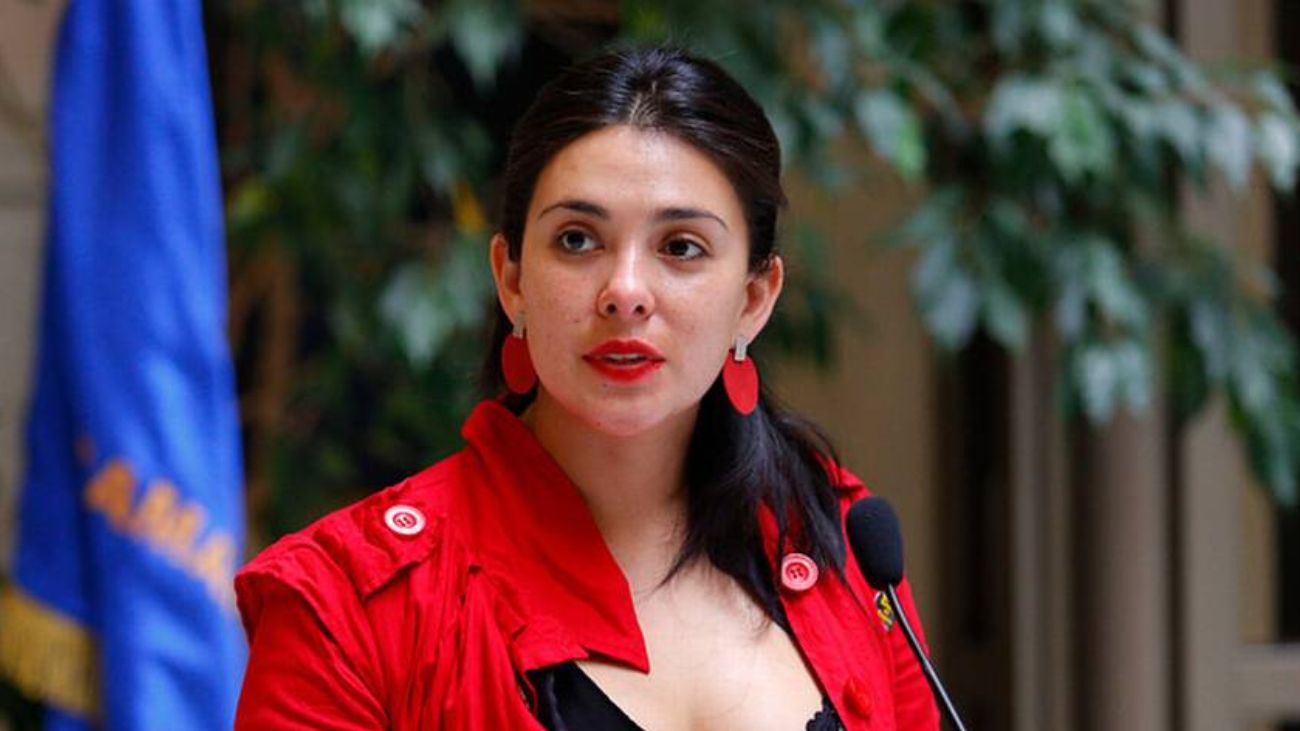 Escándalo de tráfico de influencias: Nuevos antecedentes sobre diputada Karol Cariola Escándalo de tráfico de influencias: Nuevos antecedentes sobre diputada Karol Cariola