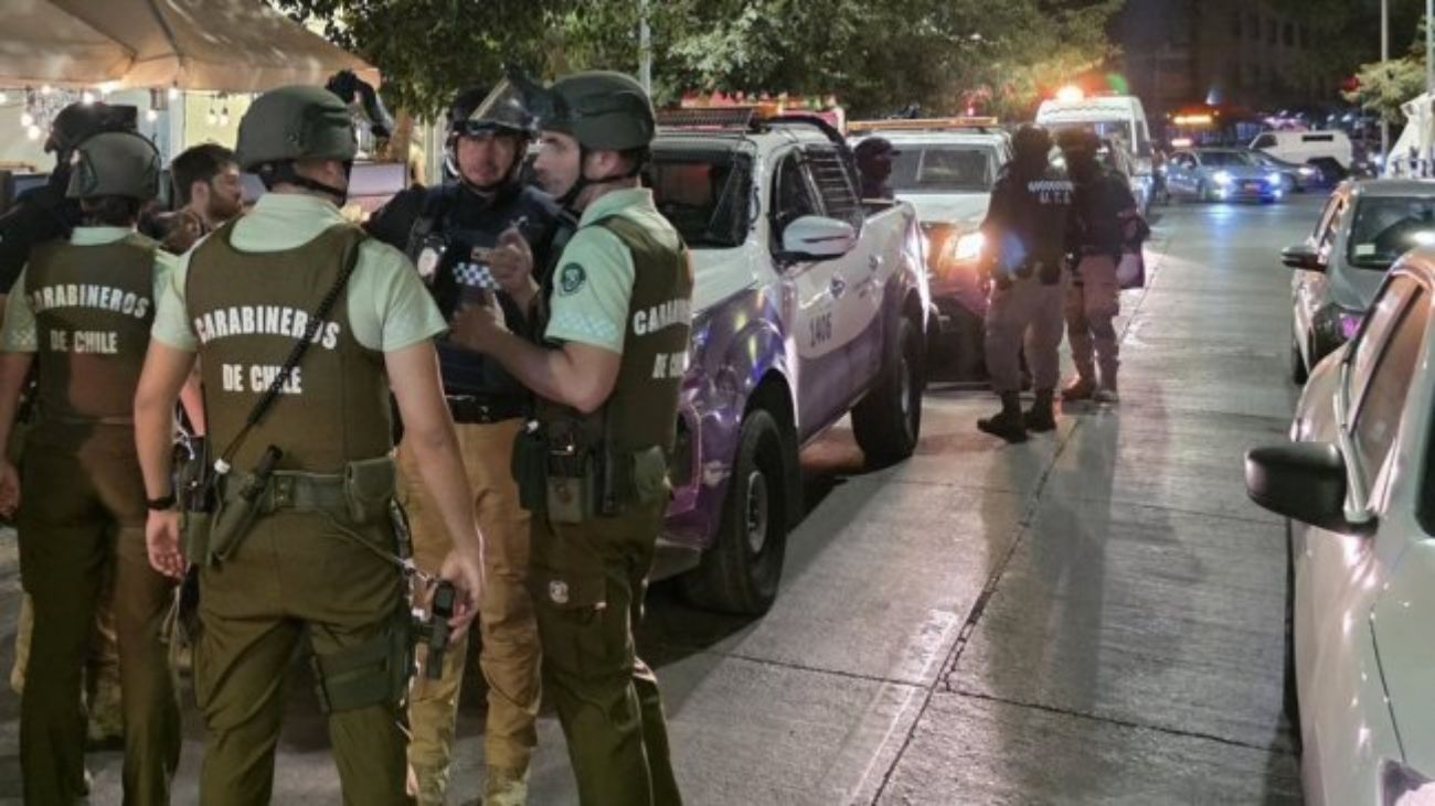 Conductor baleado tras atropellar a carabinero en comuna de Estación Central Conductor baleado tras atropellar a carabinero en comuna de Estación Central
