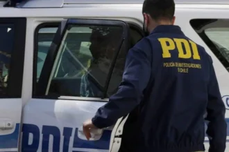 Detienen a excandidato por violación y desacato contra su ex pareja