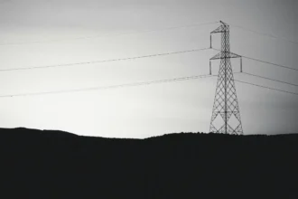 El desafío del alto costo de la energía eléctrica en Chile: ¿Por qué sigue aumentando?