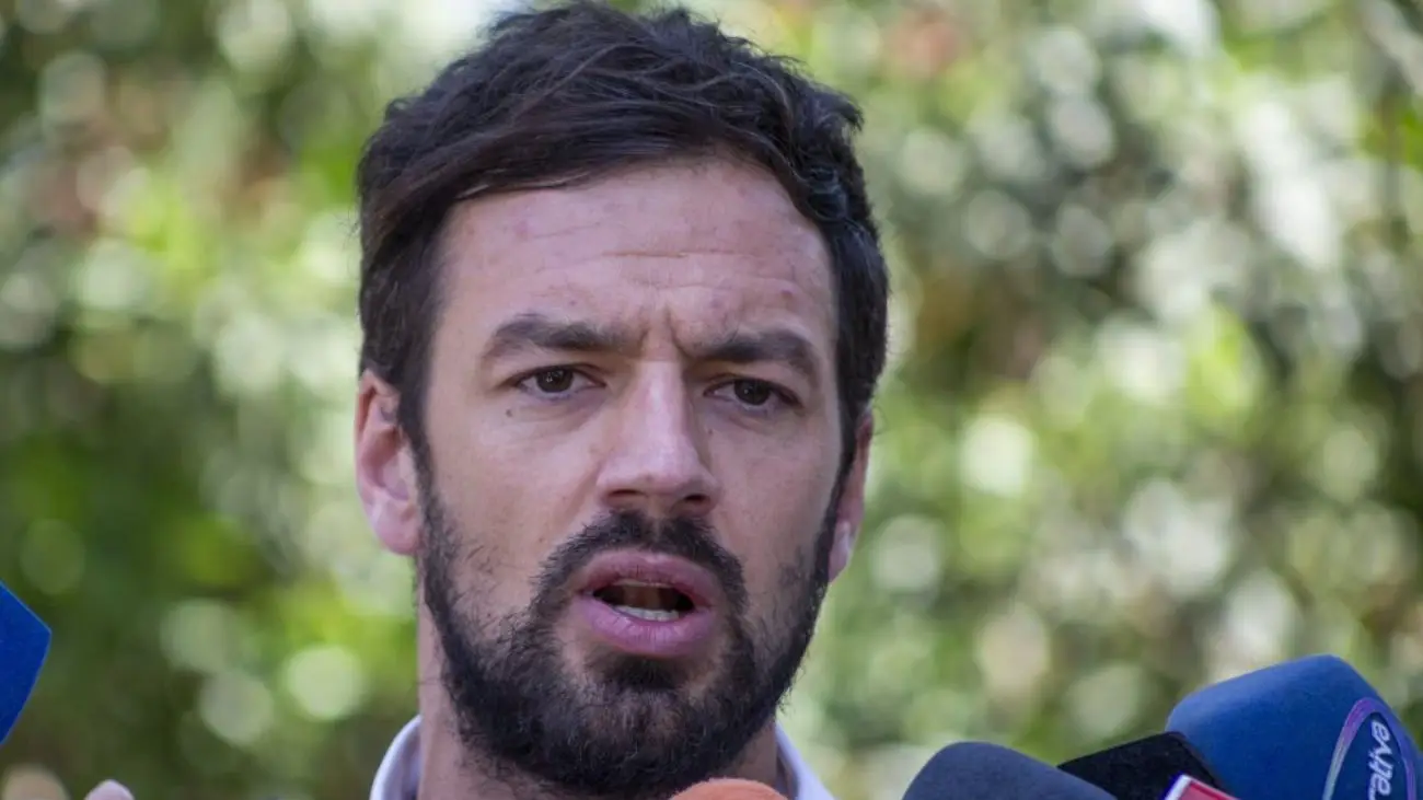 Tomás Vodanovic descarta candidatura presidencial y reafirma compromiso con Maipú Tomás Vodanovic descarta candidatura presidencial y reafirma compromiso con Maipú