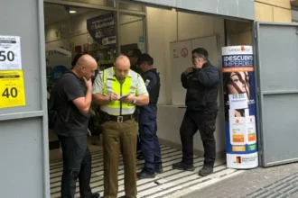 Hombre armado causa pánico en farmacia de Concepción por venganza