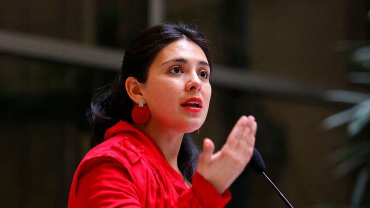 Karol Cariola renuncia a la presidencia por bienestar de su hijo Karol Cariola renuncia a la presidencia por bienestar de su hijo