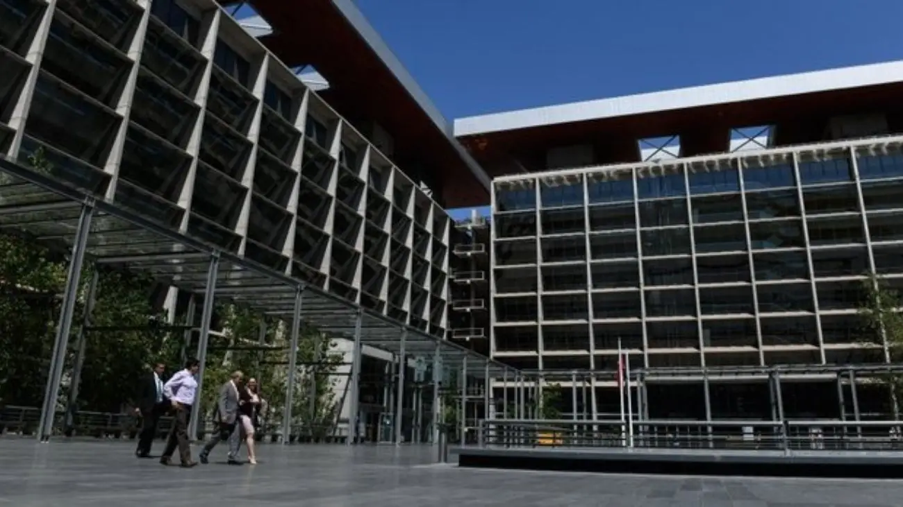 Aviso de bomba en el Centro de Justicia de Santiago en investigación