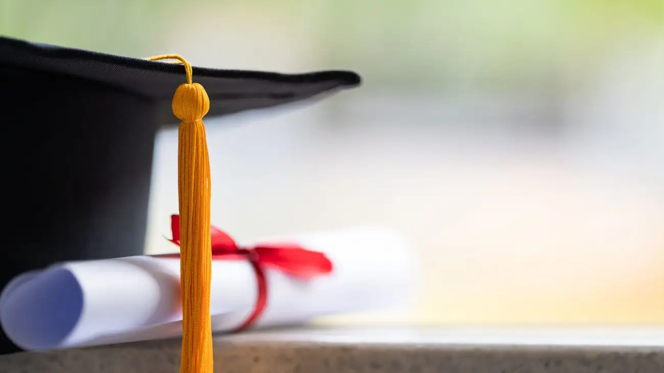 Estudiantes de cuarto medio recibirán bono automático por graduación sin postulación
