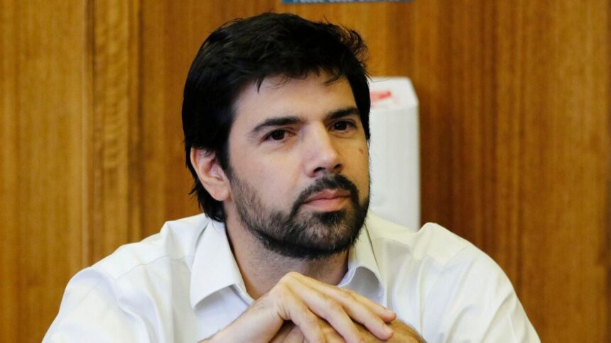 Lavín critica acciones de alcalde Vodanovic y defiende a Barriga