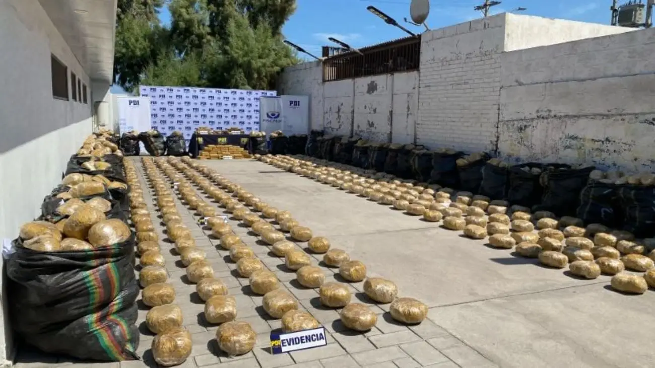 Gran decomiso de drogas en región norte de Chile: más de 3 toneladas incautadas Gran decomiso de drogas en región norte de Chile: más de 3 toneladas incautadas