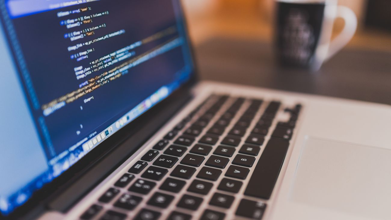 Lanzamiento de 1,000 becas de programación e inteligencia artificial para niñas y adolescentes en Chile Lanzamiento de 1,000 becas de programación e inteligencia artificial para niñas y adolescentes en Chile