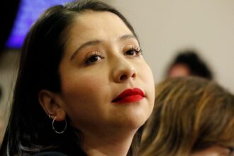 Diputada Consuelo Veloso busca destituir al fiscal nacional Valencia tras acusaciones