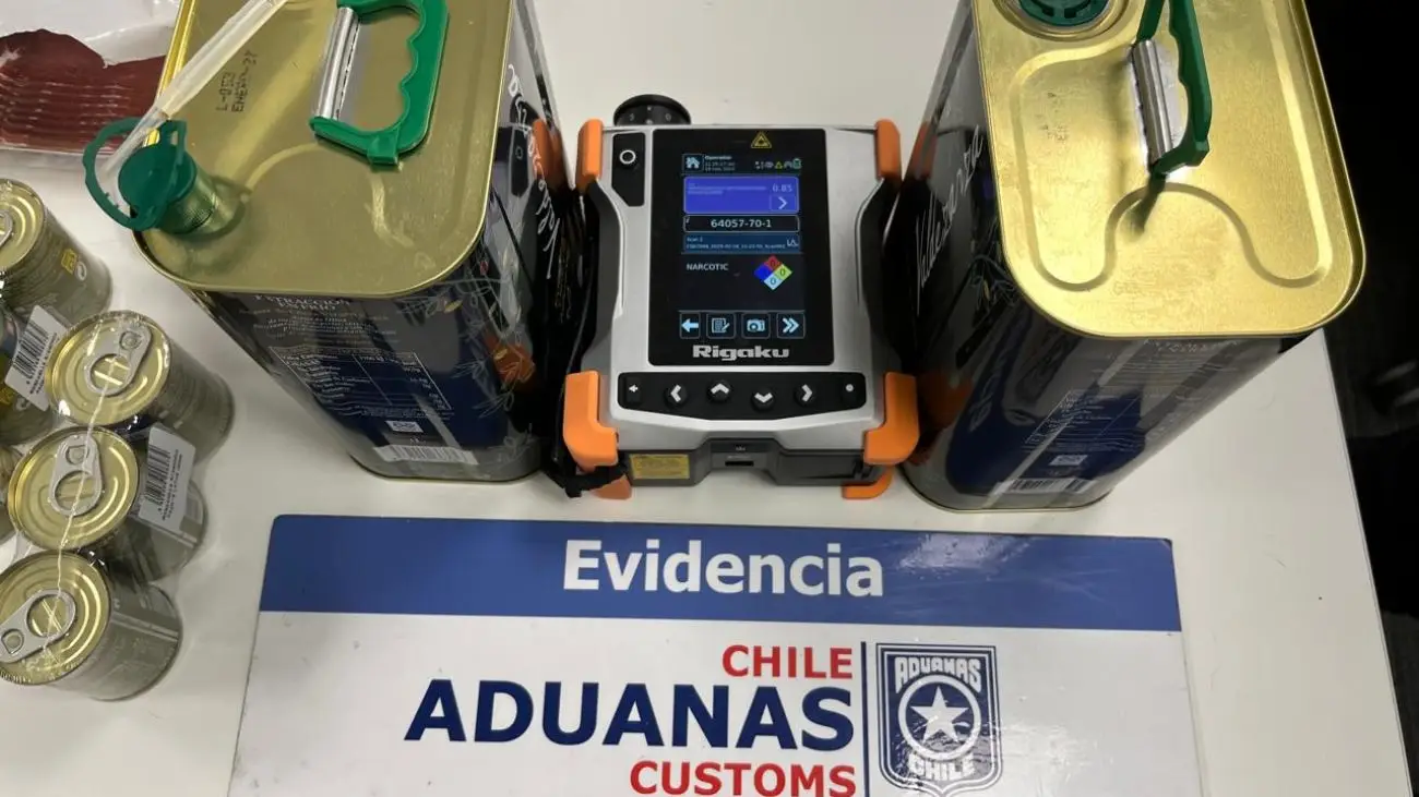 Incautación de éxtasis en aeropuerto de Santiago y detención de español Incautación de éxtasis en aeropuerto de Santiago y detención de español