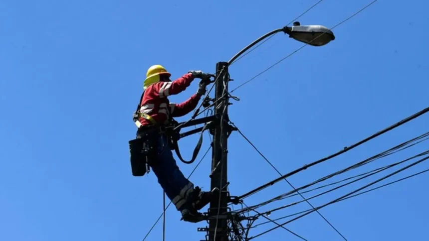 Enel programó cortes de luz en siete sectores de Santiago