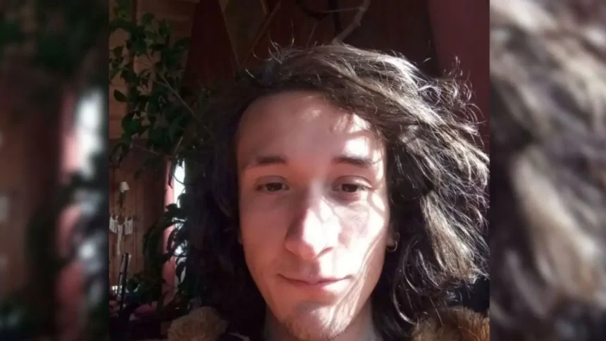 Madre de Mario Cárdenas busca pistas en cámaras de Chillán