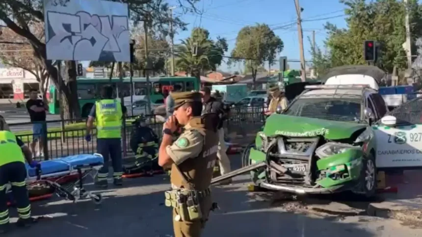 Choque entre vehículo policial y camioneta particular en Maipú investigado por SIAT