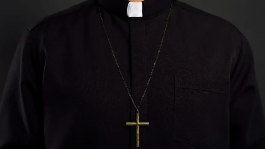 Sacerdote suspendido por denuncia de abuso sexual en Santa María