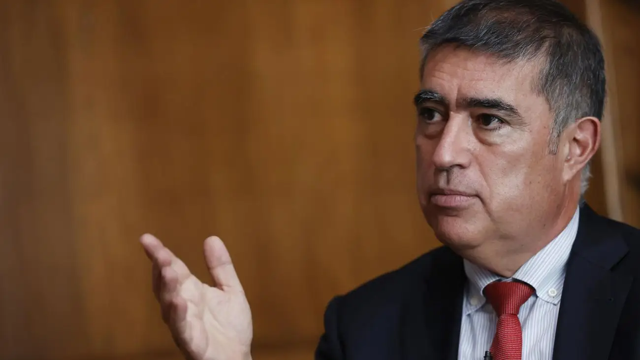 Santiago: Alcalde Desbordes sospecha de corrupción en gestión de Hassler