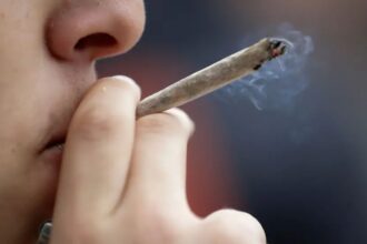 Consumo de drogas en escolares: tabaco y alcohol disminuyen, riesgo aumenta