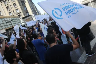 Movilización nacional contra violencia a docentes en Chile: ¡Basta de agresiones!