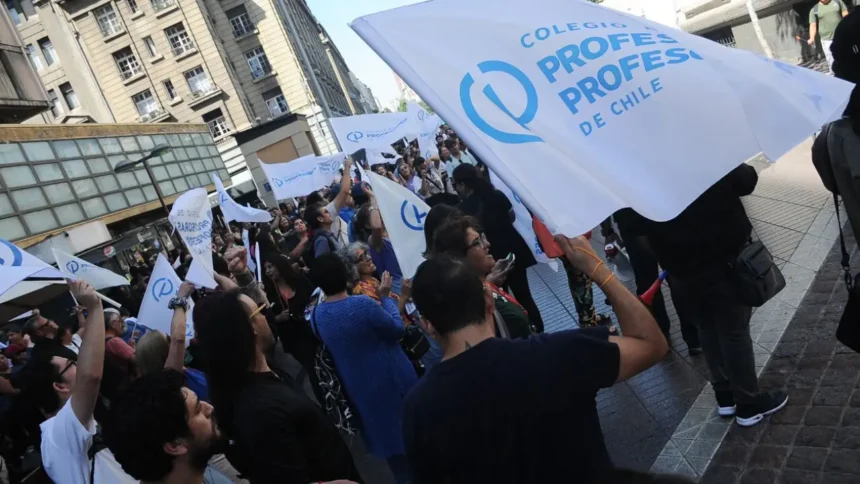 Movilización nacional contra violencia a docentes en Chile: ¡Basta de agresiones!