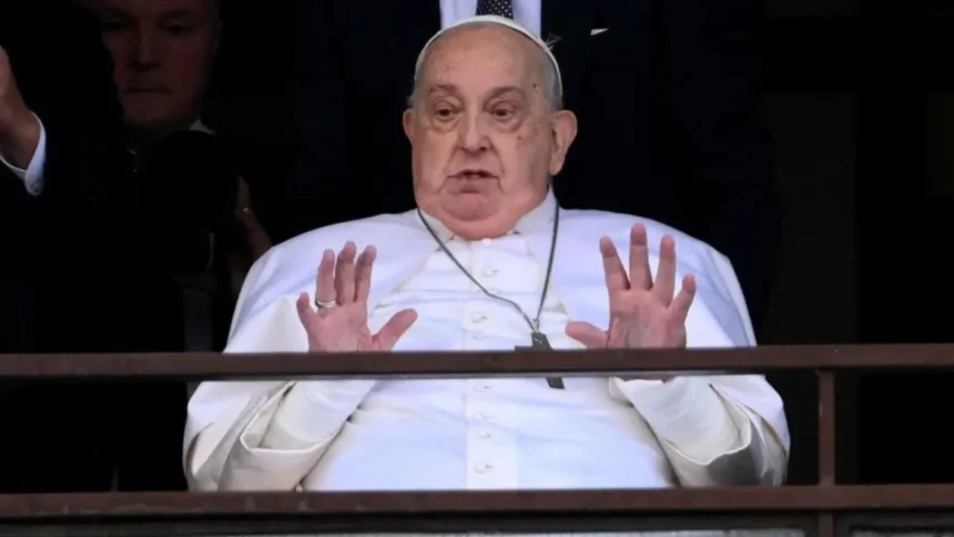 Papa Francisco dado de alta tras superar neumonía bilateral en Roma