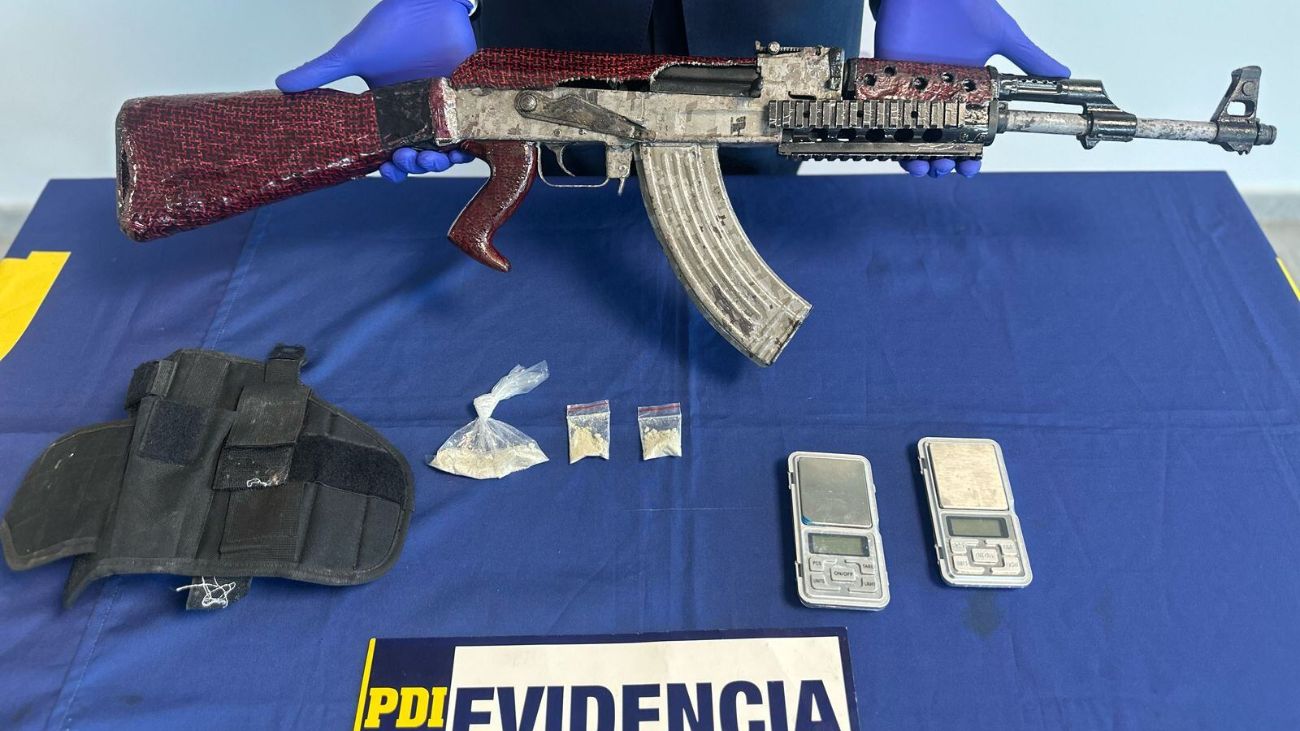 Incautan fusil AK-47 en operativo antidrogas en San Joaquín Incautan fusil AK-47 en operativo antidrogas en San Joaquín