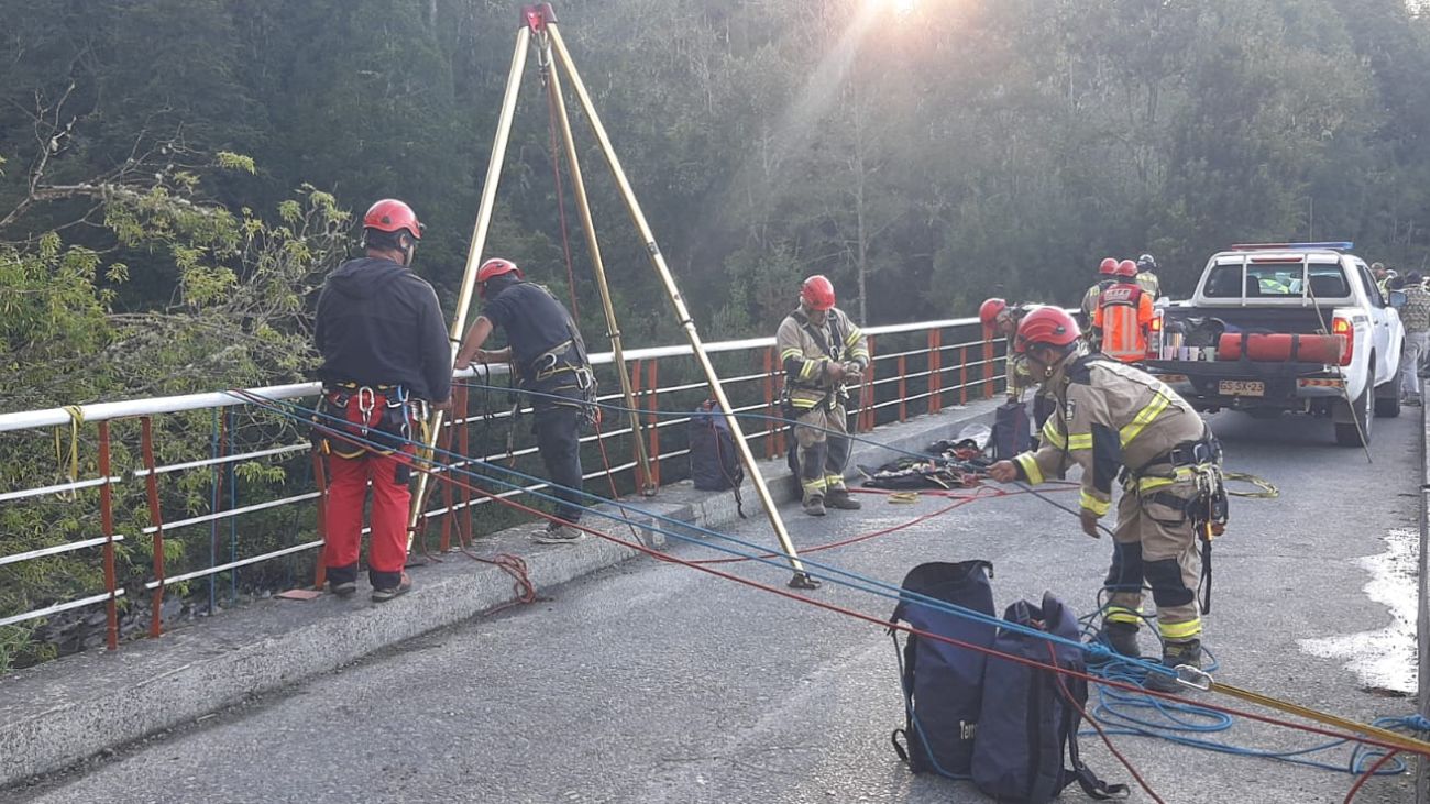 Trágico accidente en Futrono: mujer fallece tras caer desde Puente Blanco