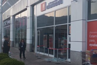 Robo a mano armada en Farmacia Ahumada cercana a Mallplaza Vespucio