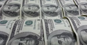 La depreciación del dólar en Colombia se acelera: supera los COP$4.400