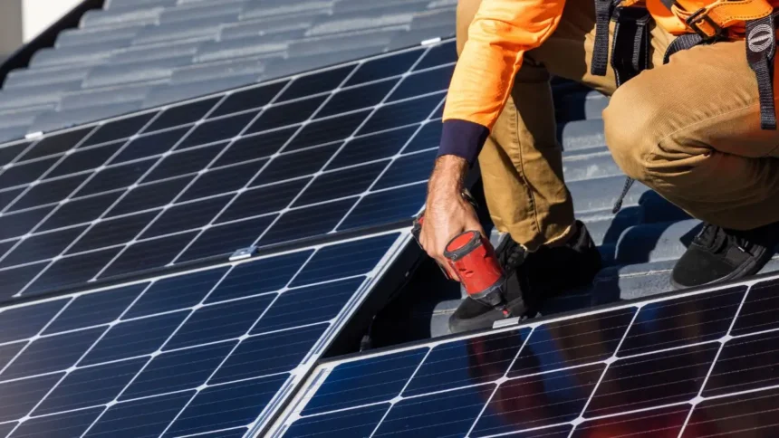 Instalación de kits fotovoltaicos beneficia a 176 personas en Tierra Amarilla