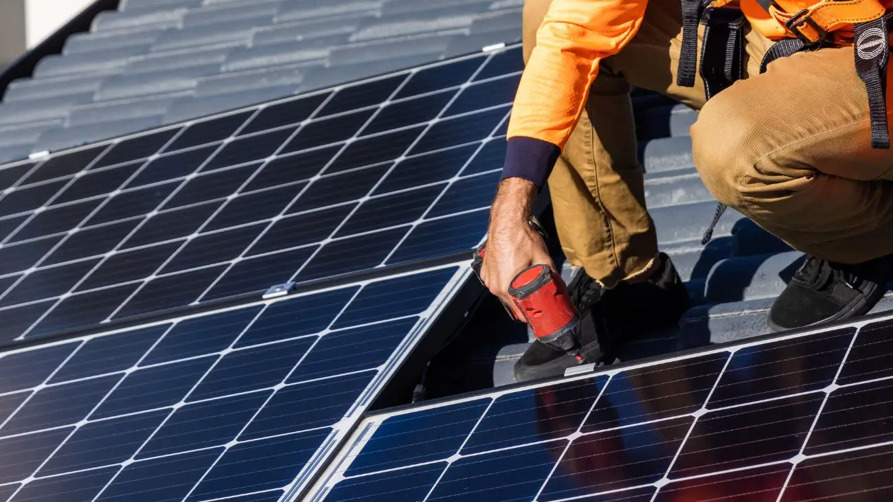 Instalación de kits fotovoltaicos beneficia a 176 personas en Tierra Amarilla