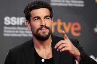 Mario Casas revela detalles personales durante visita promocional en Chile