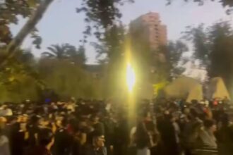 Fiesta universitaria en Santiago termina en graves incidentes y desafíos de seguridad