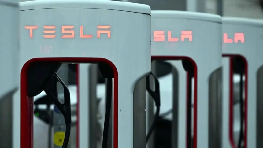 Guerra arancelaria afecta a Tesla y bolsas globales: consecuencias y desafíos