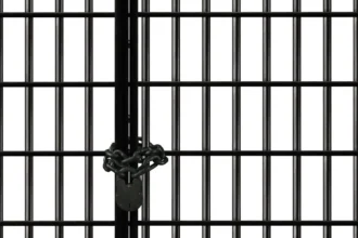 Ex inspector de Calbuco condenado a 8 años por violar estudiante