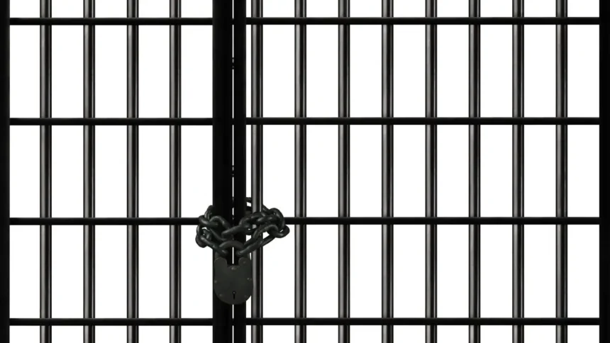 Ex inspector de Calbuco condenado a 8 años por violar estudiante