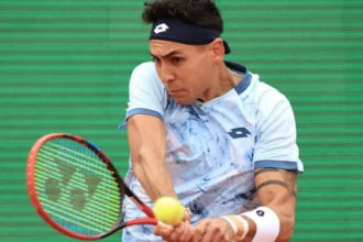 Alejandro Tabilo sorprende al vencer a Wawrinka en Montecarlo