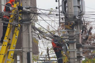 Municipios podrán retirar cables en desuso según proyecto de ley