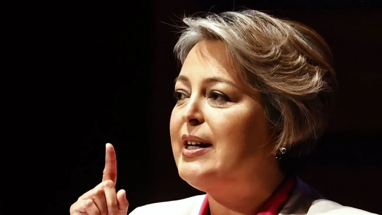 Jeannette Jara deja el cargo para lanzar su candidatura presidencial