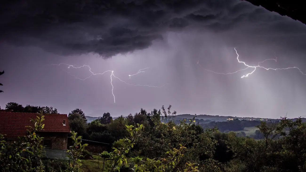 Chile en alerta por chubascos, vientos y tormentas eléctricas este jueves Chile en alerta por chubascos, vientos y tormentas eléctricas este jueves