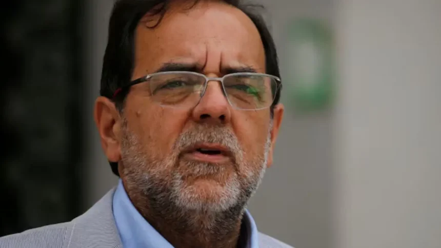 Jaime Mulet rechaza acusaciones de inhabilidad constitucional en reportaje de The Clinic