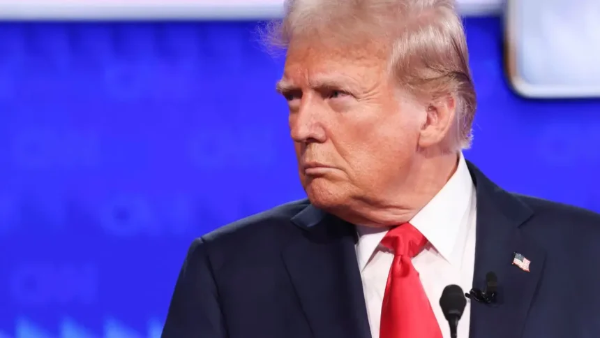 Trump firma orden ejecutiva para eliminar restricciones de ahorro de agua